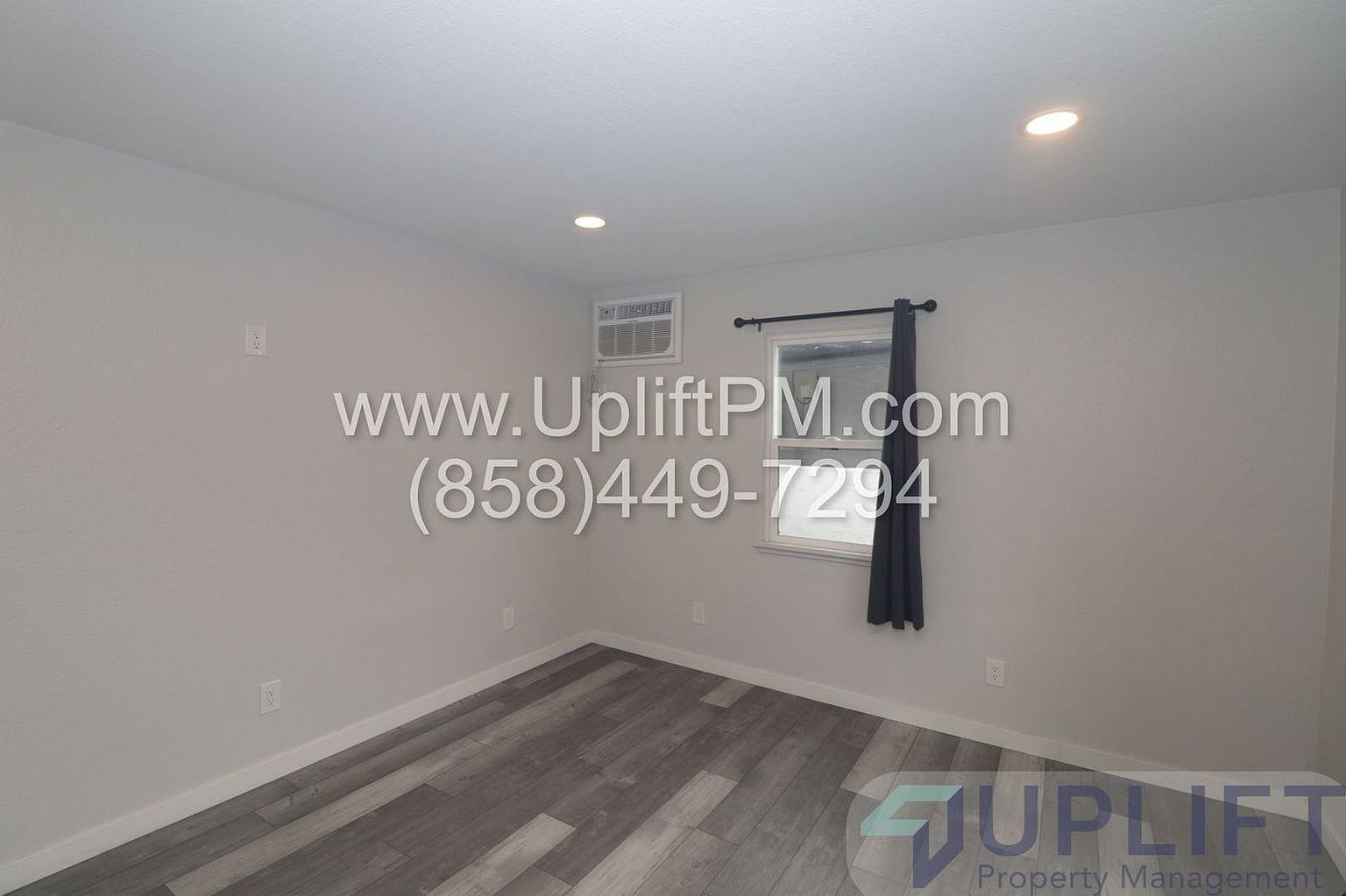 4165 Wightman Street bathroom