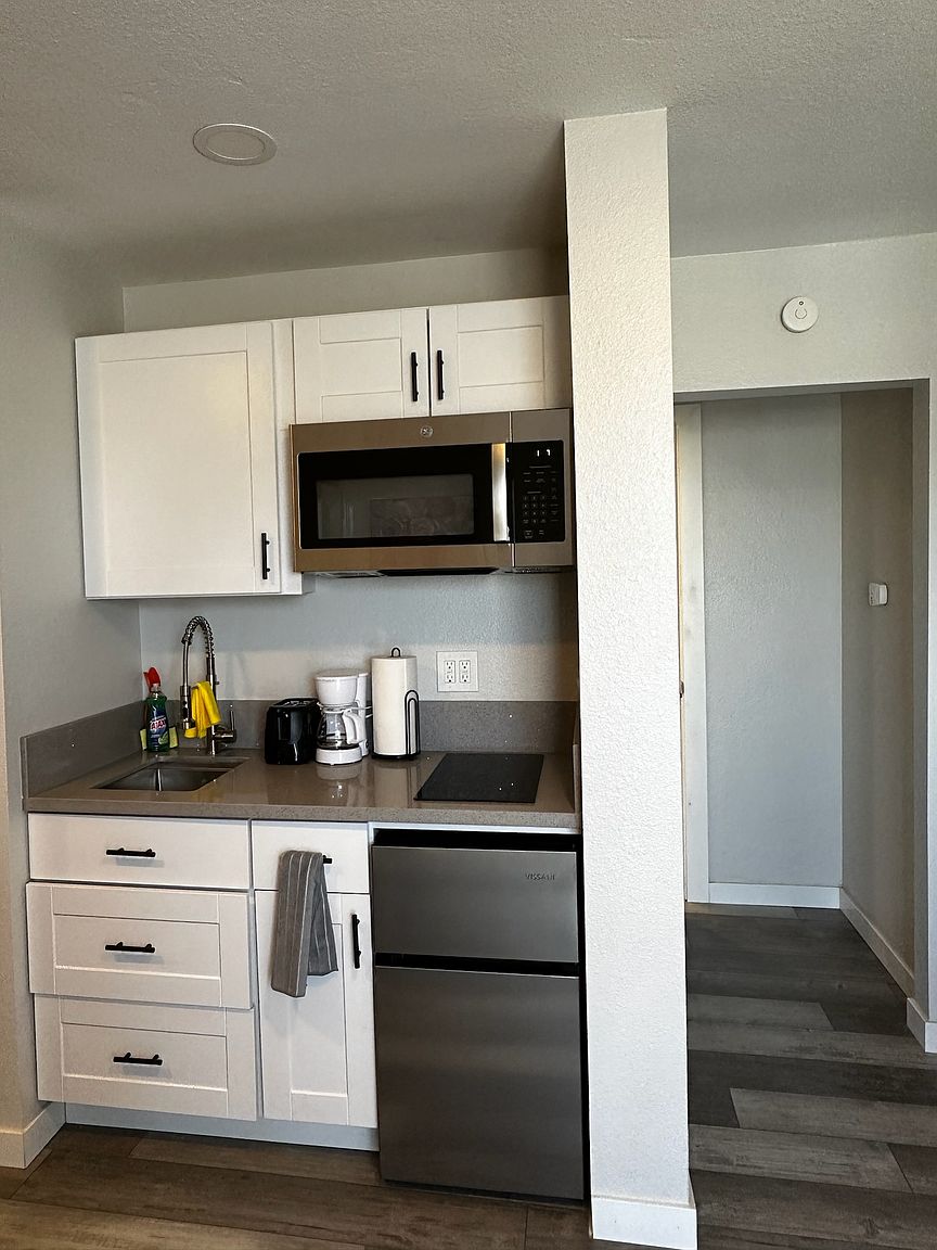 4169 Wightman Street kitchen