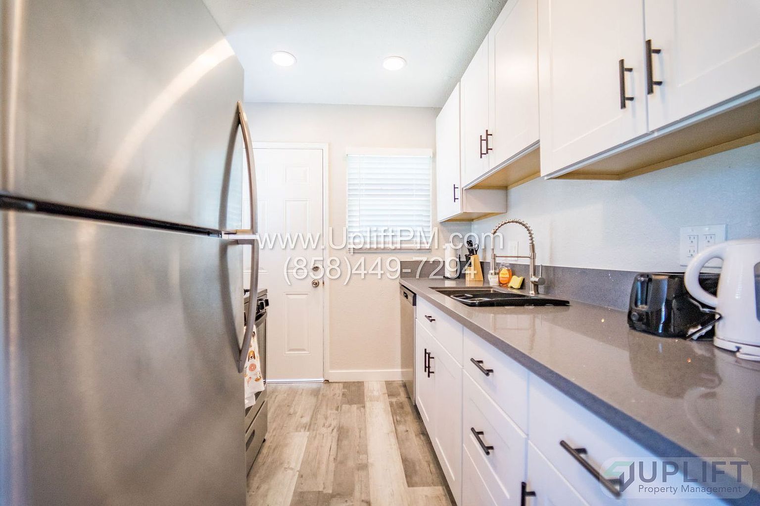 4233 Swift Ave details