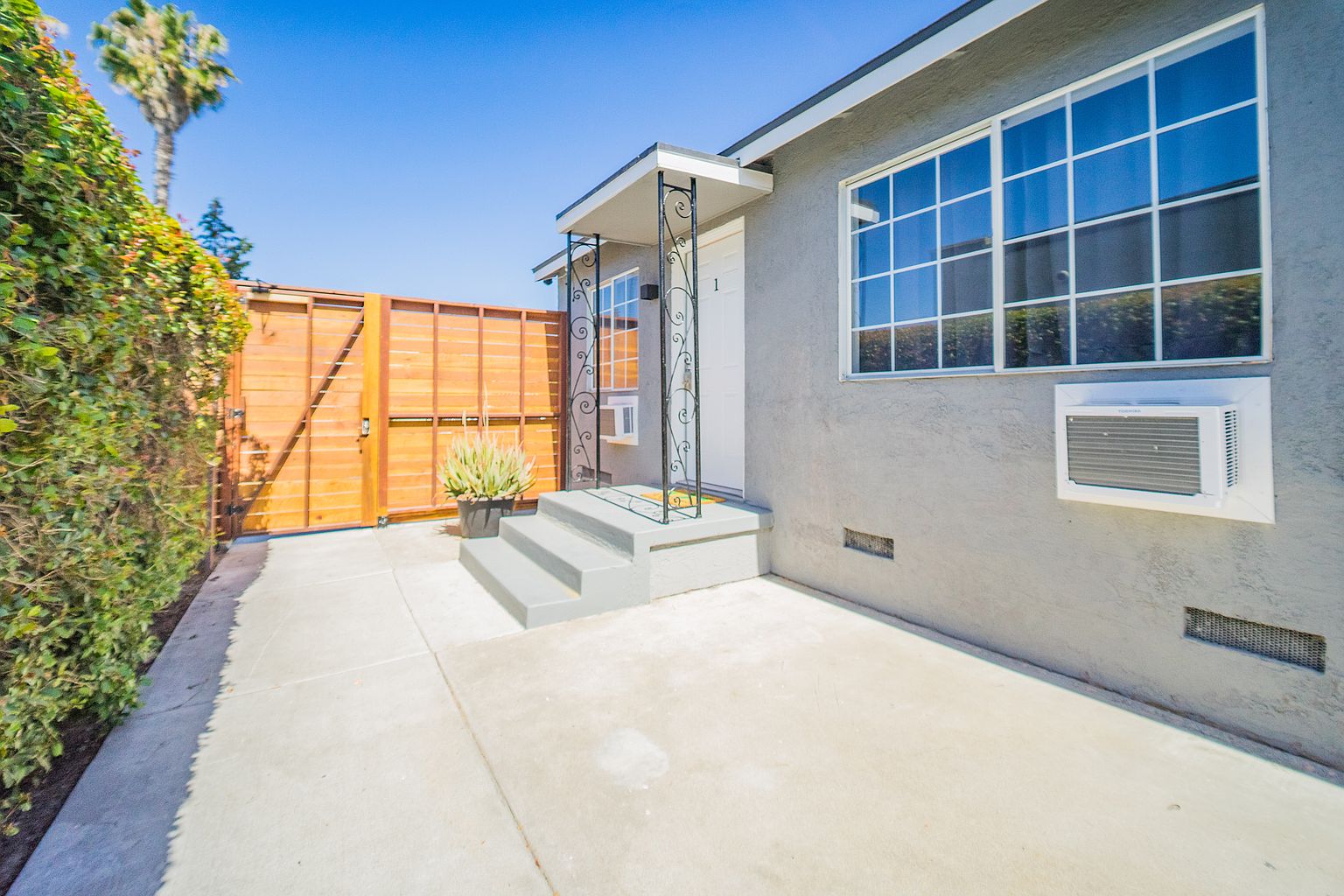 4237 Swift Ave kitchen