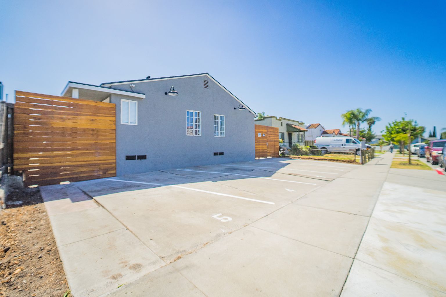 4239 Swift Ave living area
