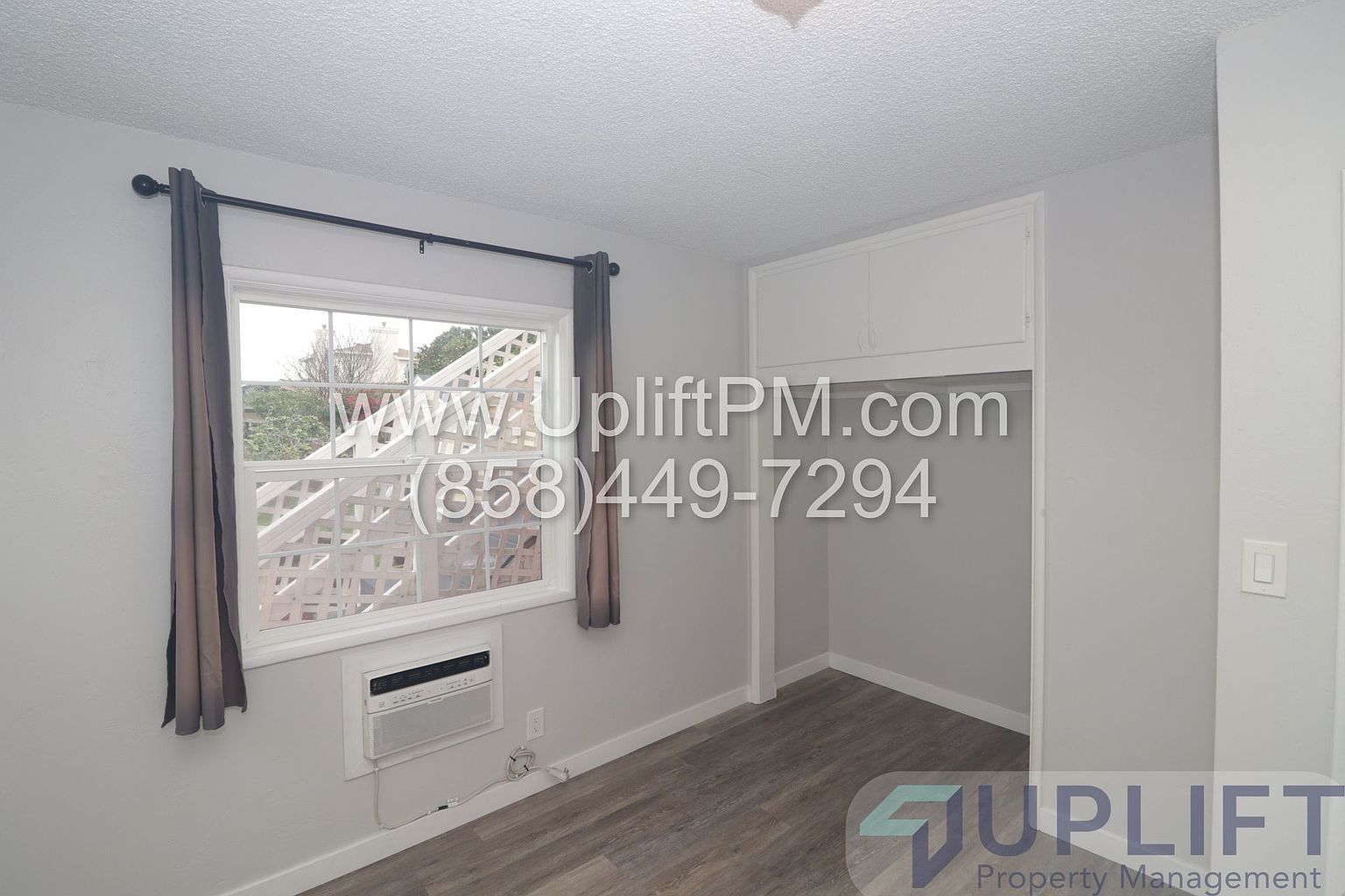 4827 Castle Avenue kitchen