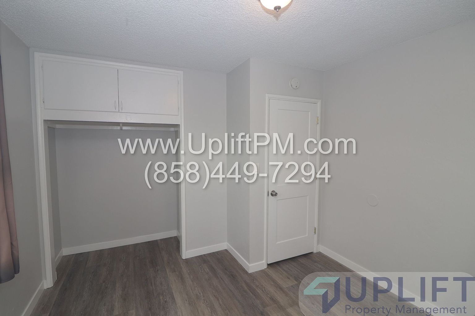 4827 Castle Avenue bedroom