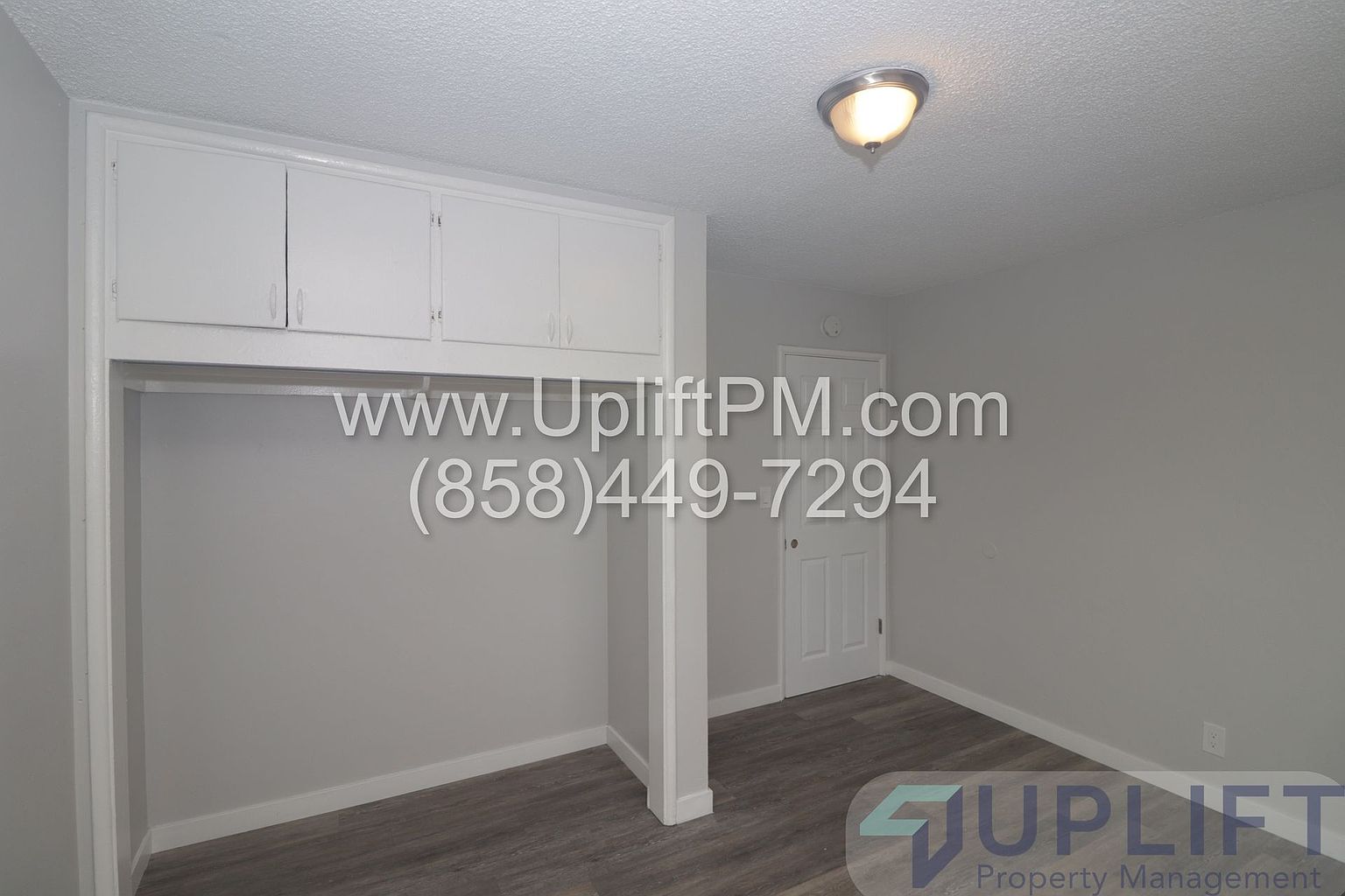 4827 Castle Avenue parking